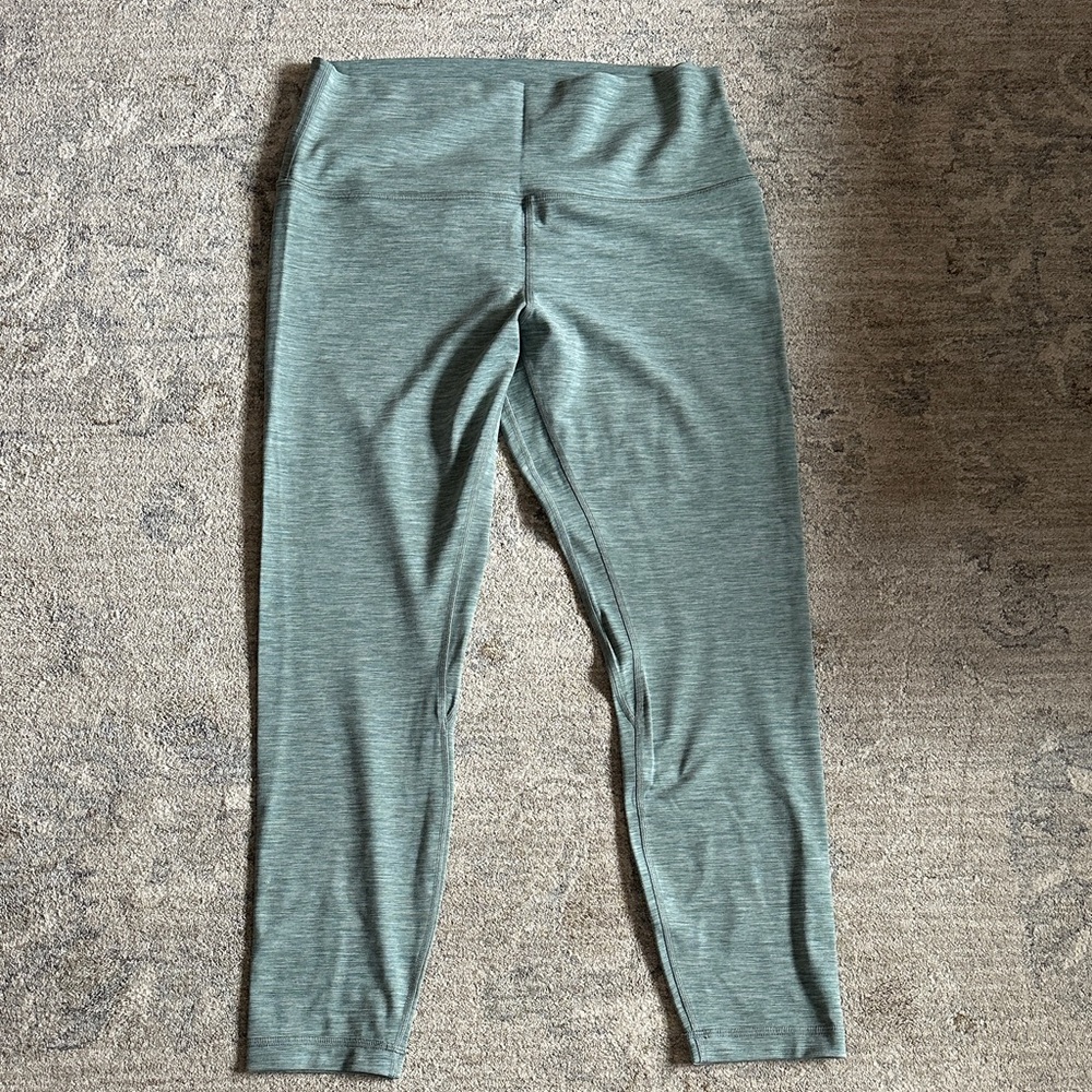 Lululemon women’s Align HR pant 25”
Size 12
Color heathered green
NWT